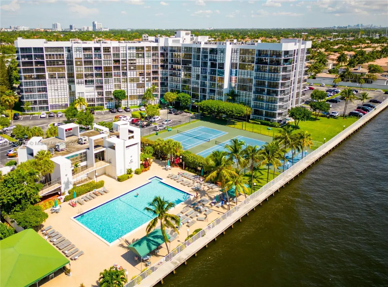 1000 Parkview Dr # 306, Hallandale Beach FL 33009