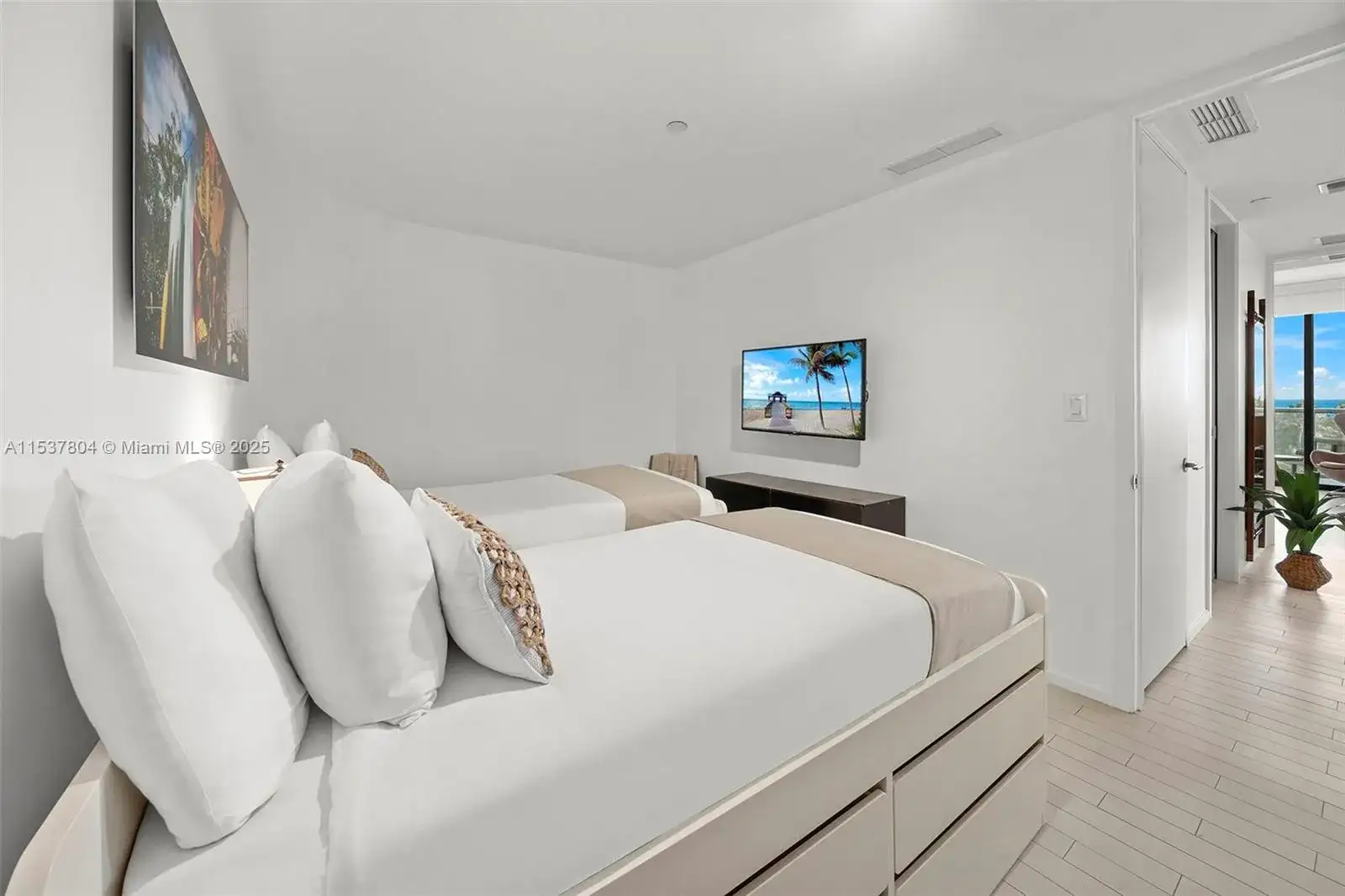 2201 Collins Ave # 814, Miami Beach FL 33139 photo 5