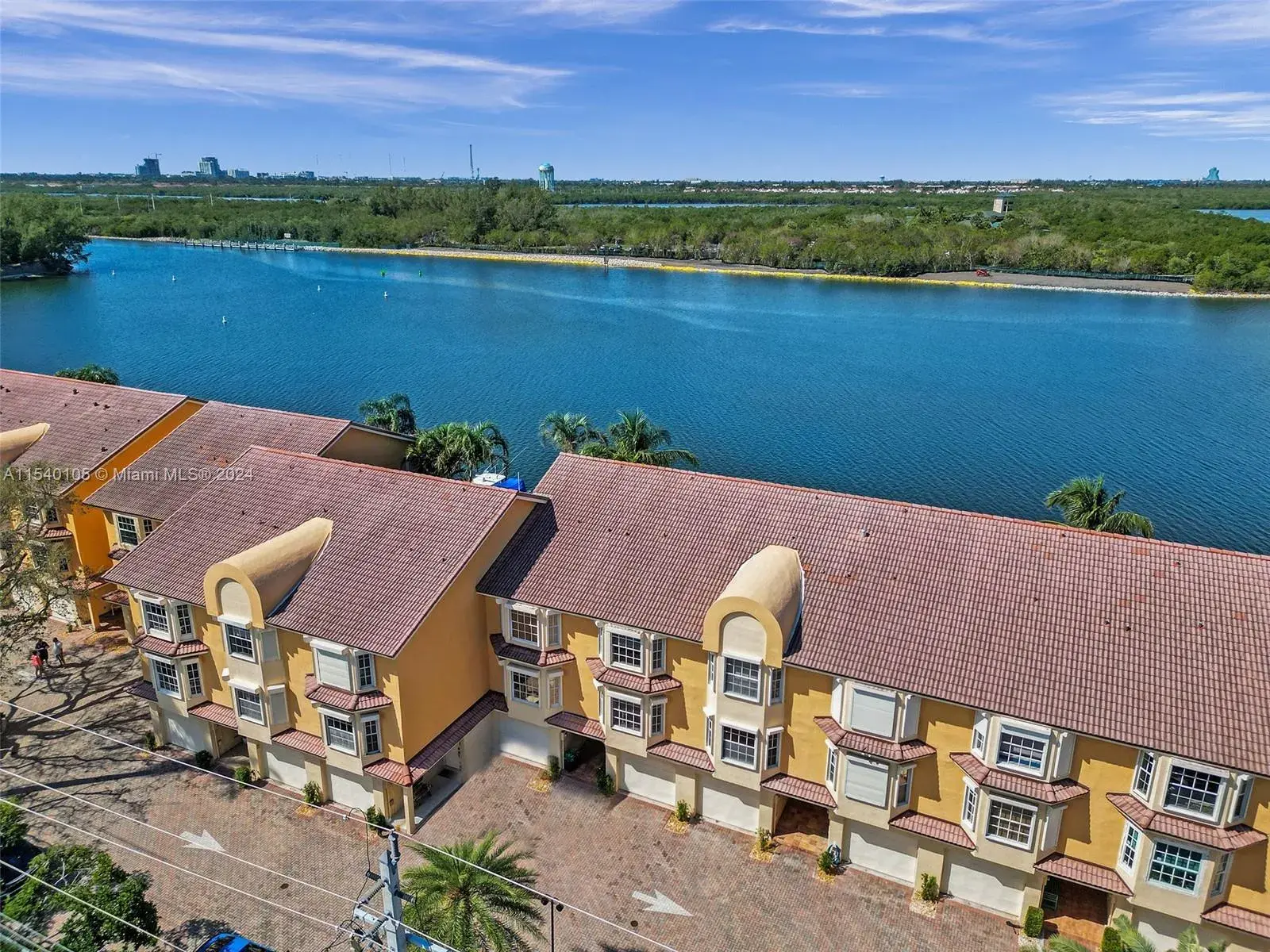 4212 N Ocean Dr, Hollywood FL 33019