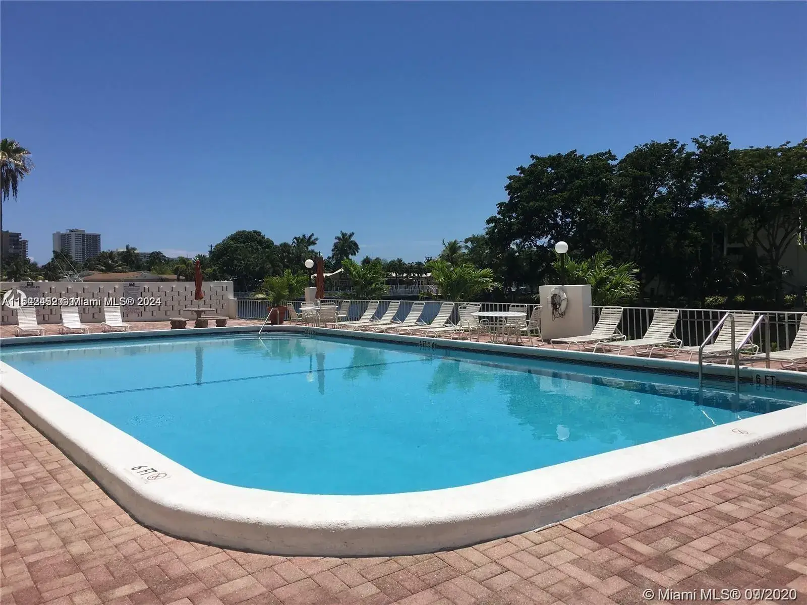 401 Golden Isles Dr # 1116, Hallandale Beach FL 33009