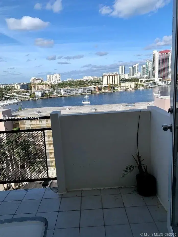 401 Golden Isles Dr # 1116, Hallandale Beach FL 33009