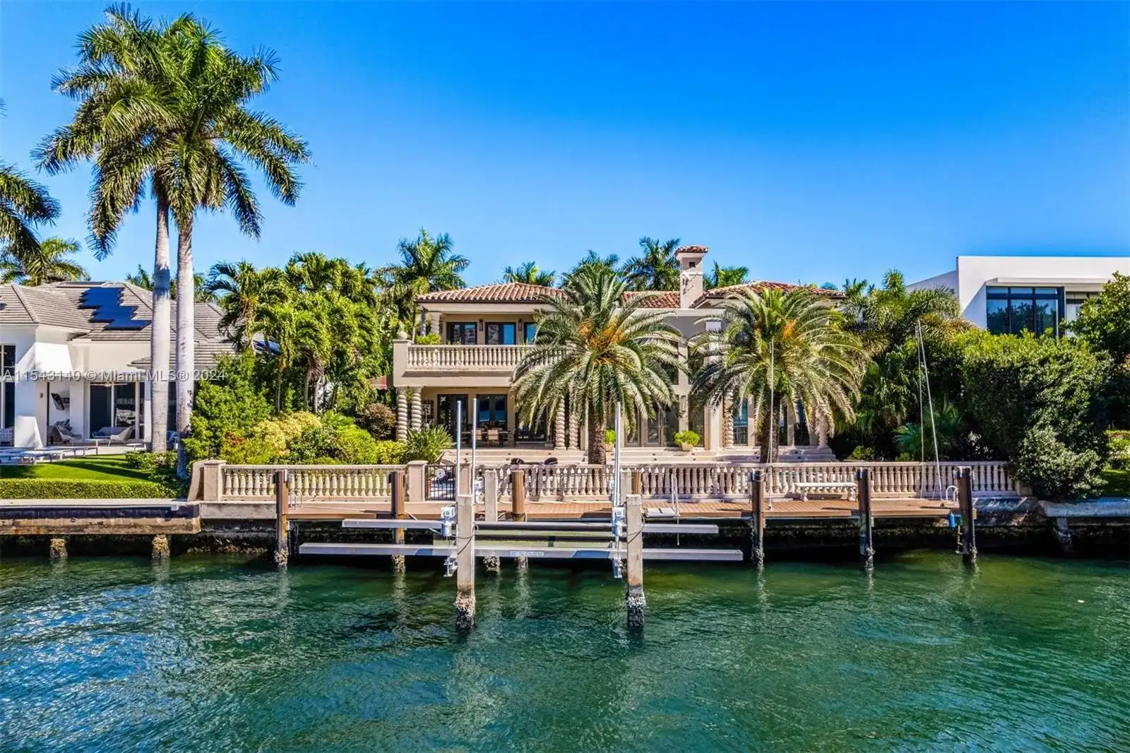 220 S Island Dr, Golden Beach FL 33160