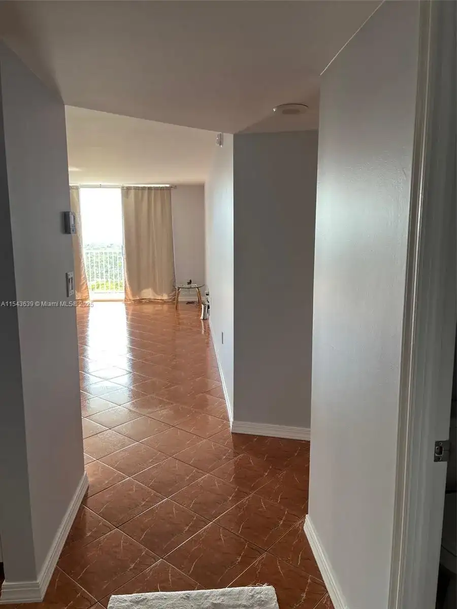 2801 NE 183rd St # 2103W, Aventura FL 33160 photo 4