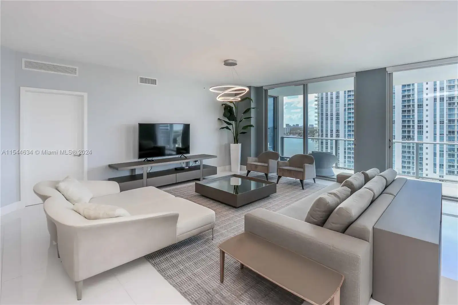 17301 Biscayne Blvd # 1201, North Miami Beach FL 33160 photo 4