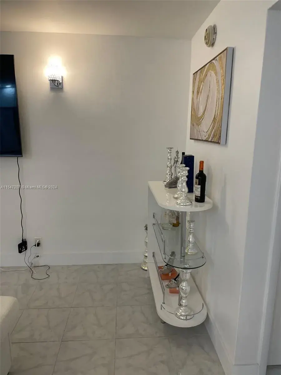 541 N Blue Heron Dr # 117, Hallandale Beach FL 33009