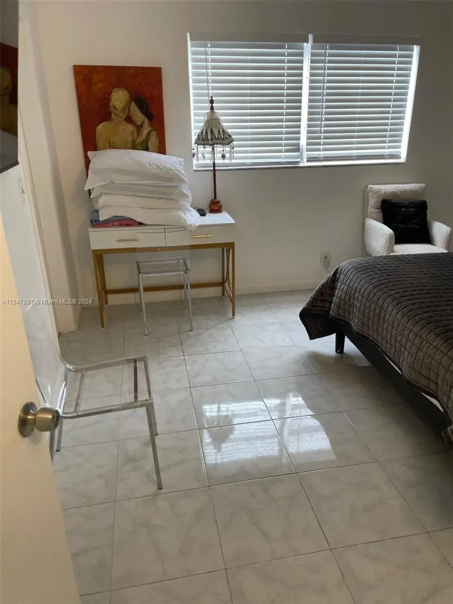 541 N Blue Heron Dr # 117, Hallandale Beach FL 33009