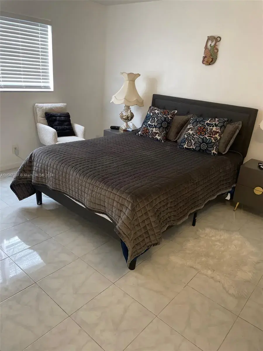 541 N Blue Heron Dr # 117, Hallandale Beach FL 33009