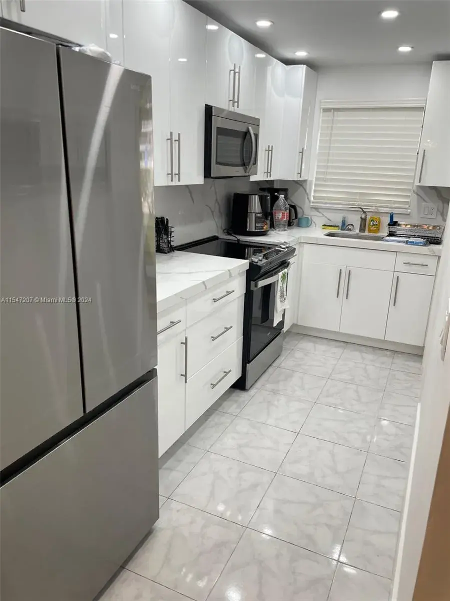 541 N Blue Heron Dr # 117, Hallandale Beach FL 33009