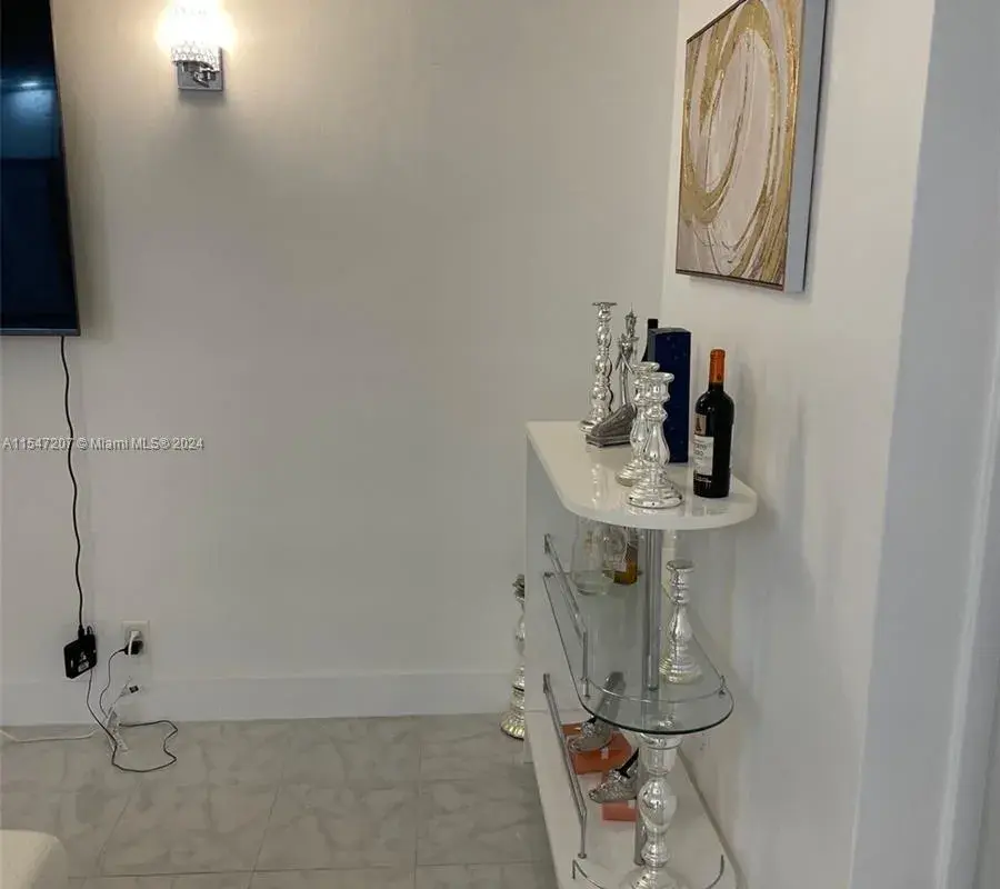 541 N Blue Heron Dr # 117, Hallandale Beach FL 33009