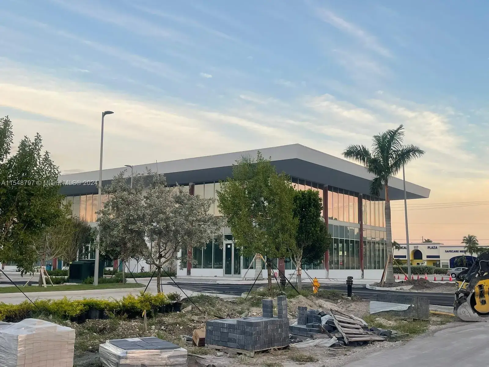 1006 E HALLANDALE BEACH BLVD # 105, Hallandale Beach FL 33009