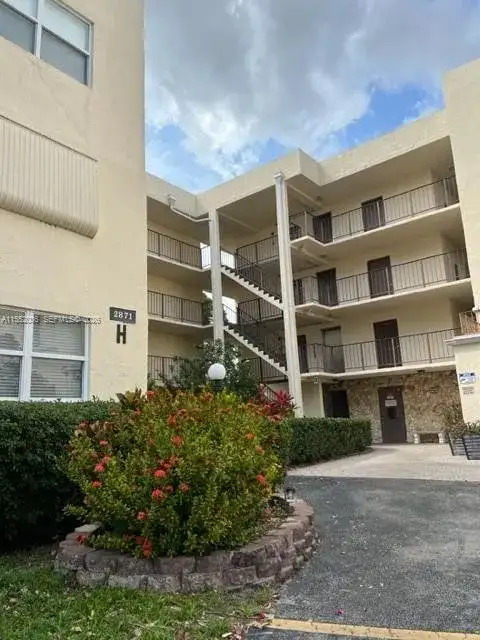 2871 Somerset Dr # 218, Lauderdale Lakes FL 33311 photo 3