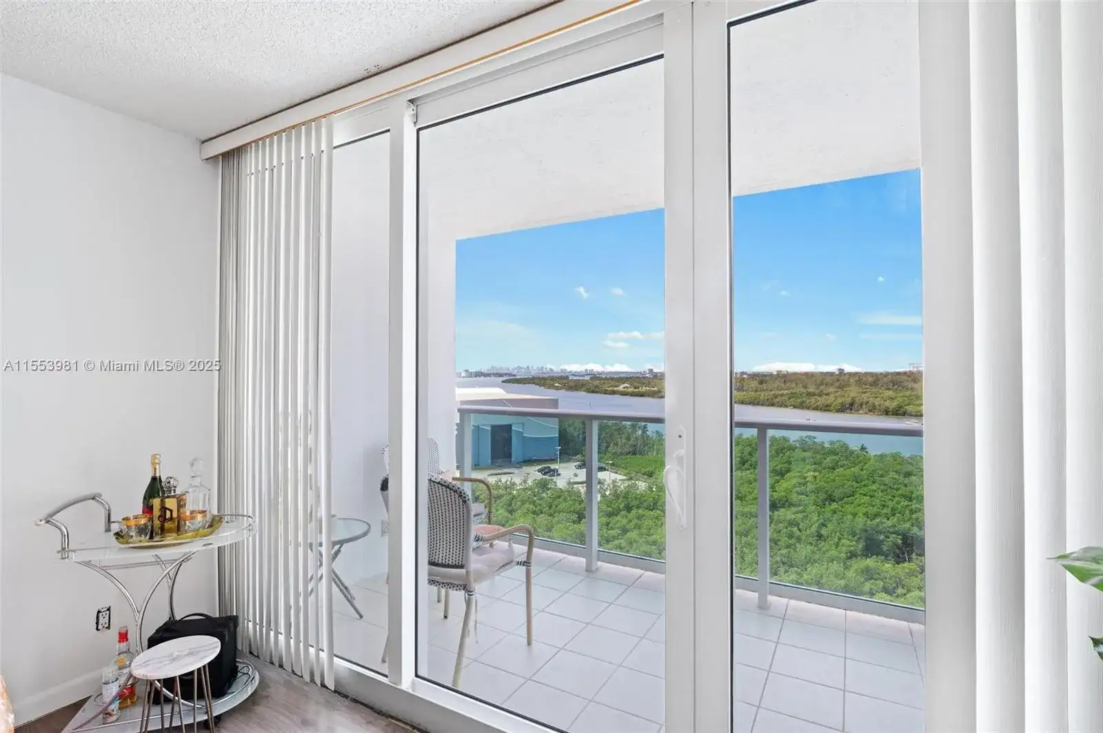 100 Bayview Dr # 1418, Sunny Isles Beach FL 33160 photo 2