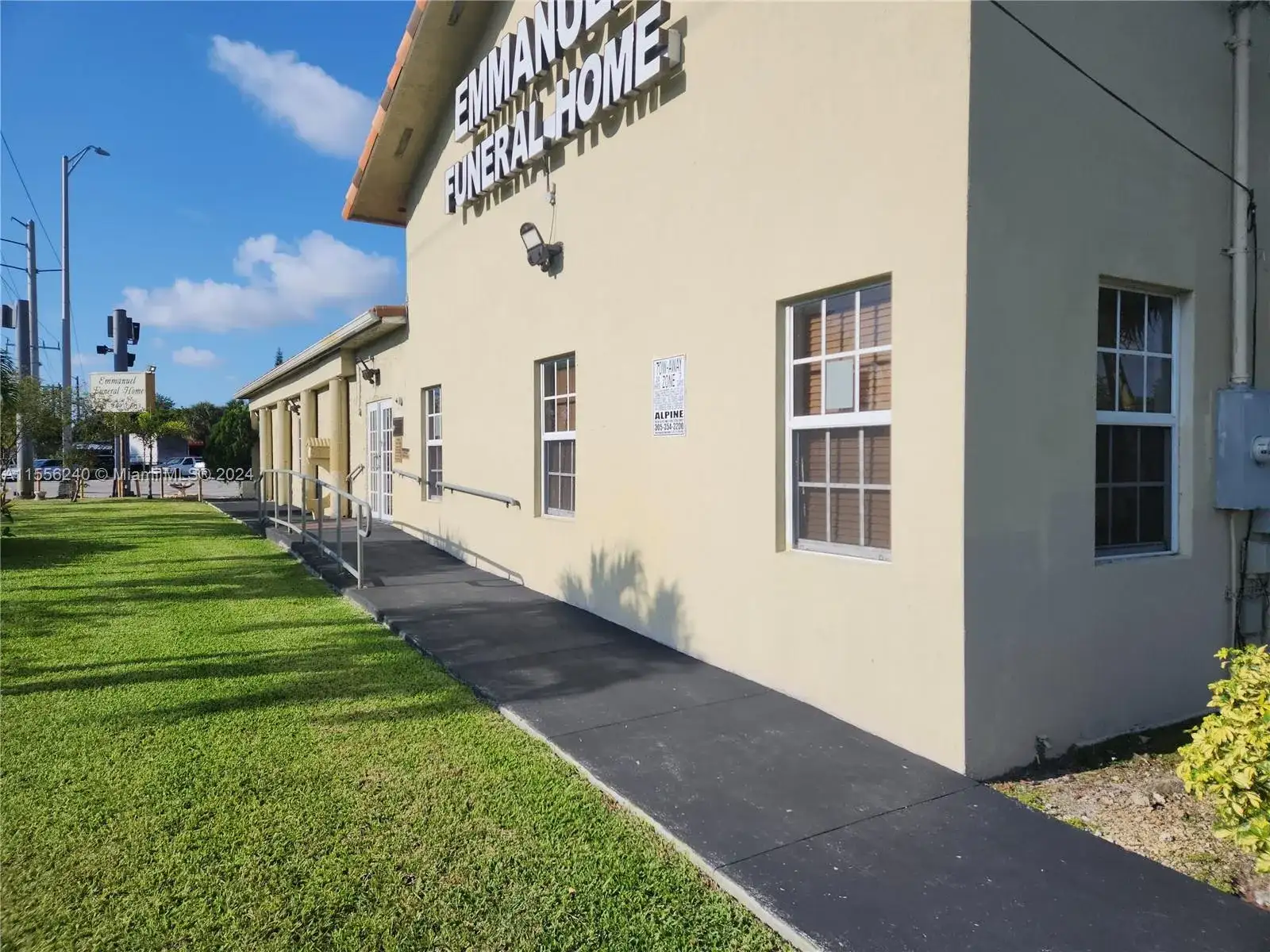 14300 W Dixie Hwy, North Miami FL 33161 photo 2