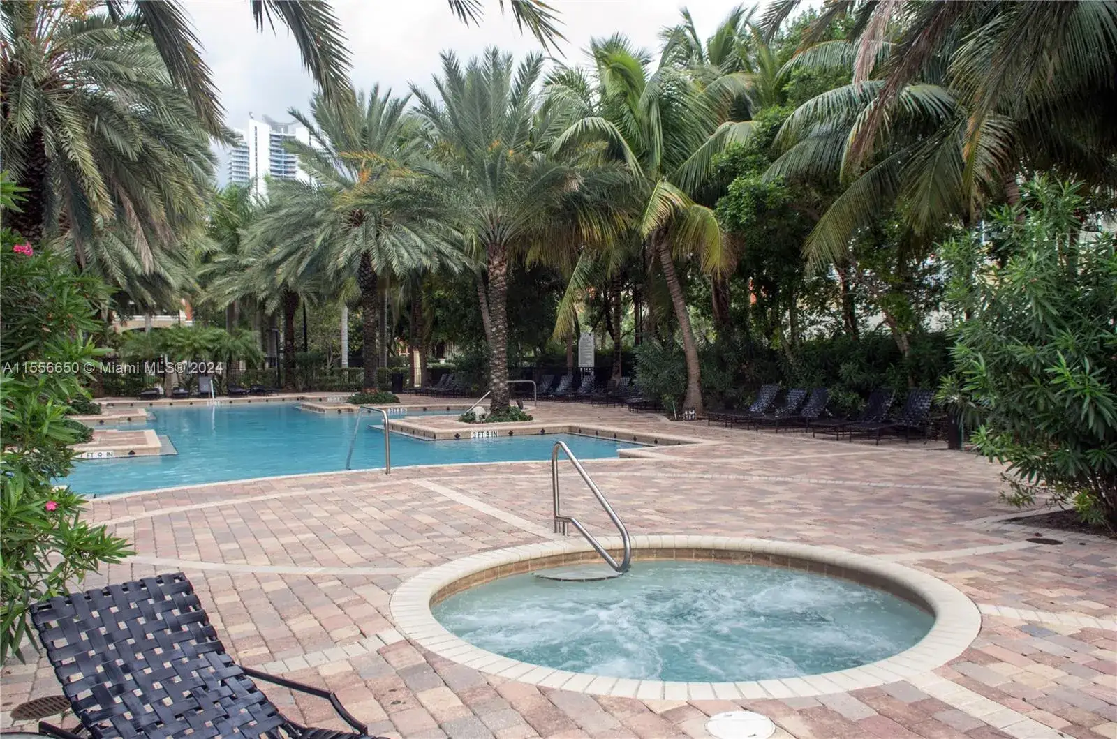 17100 N Bay Rd # 1402, Sunny Isles Beach FL 33160