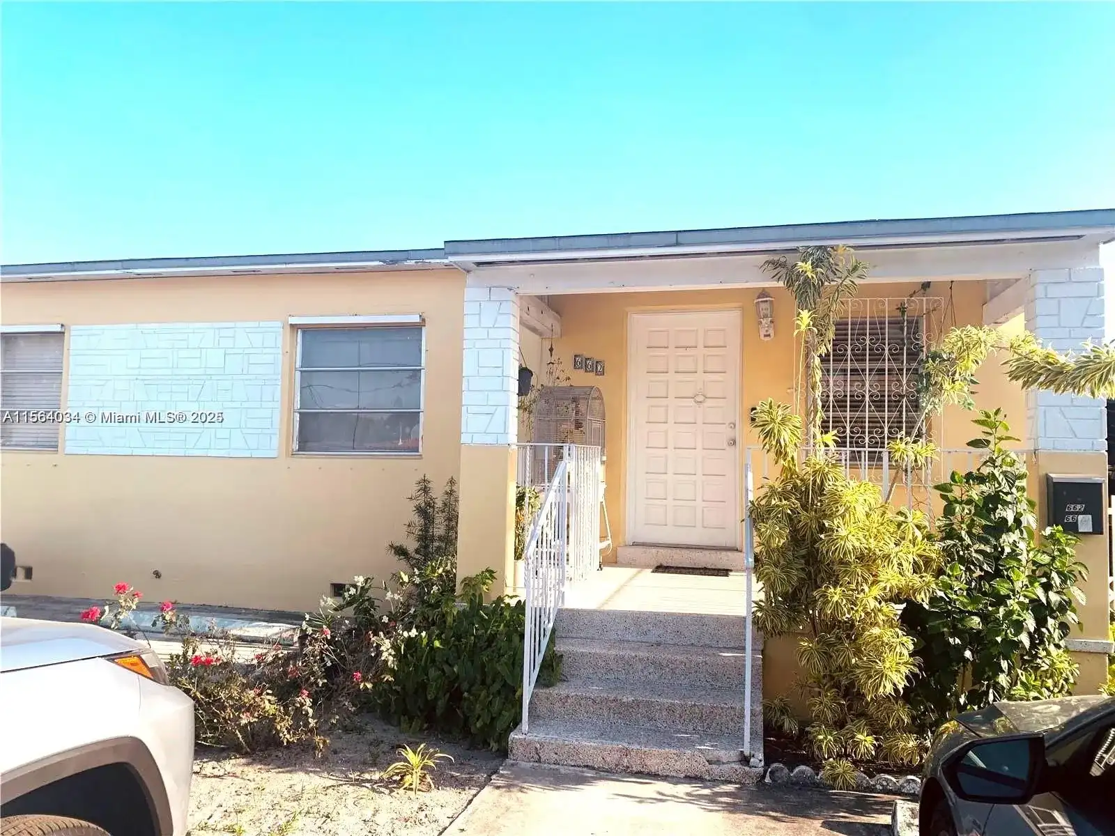 662 E 21st St, Hialeah FL 33013