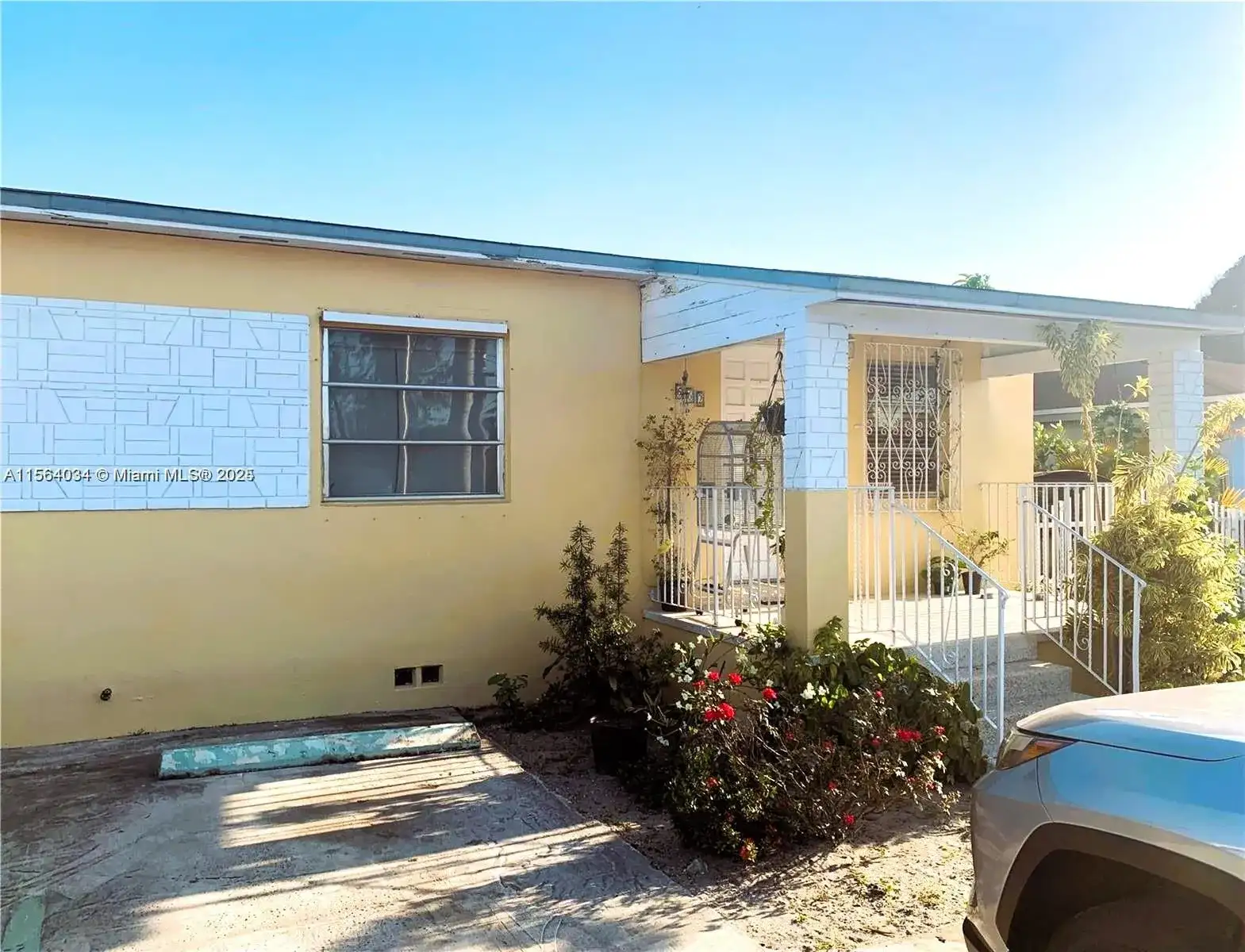 662 E 21st St, Hialeah FL 33013 photo 2