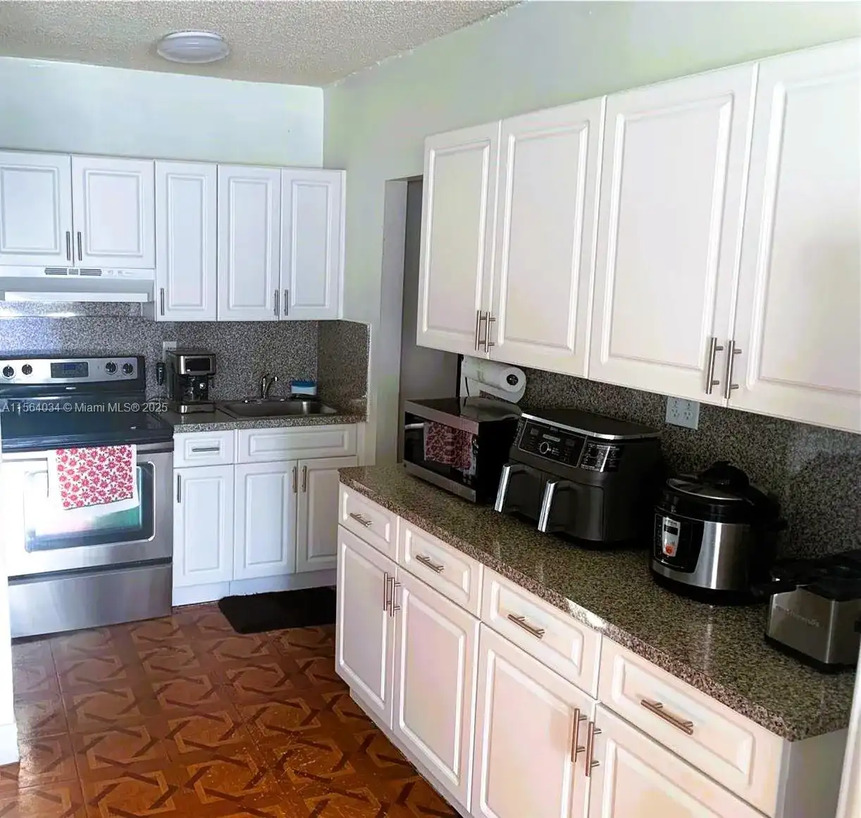 662 E 21st St, Hialeah FL 33013 photo 5