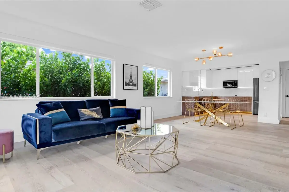 805 NE 6th St, Hallandale Beach FL 33009