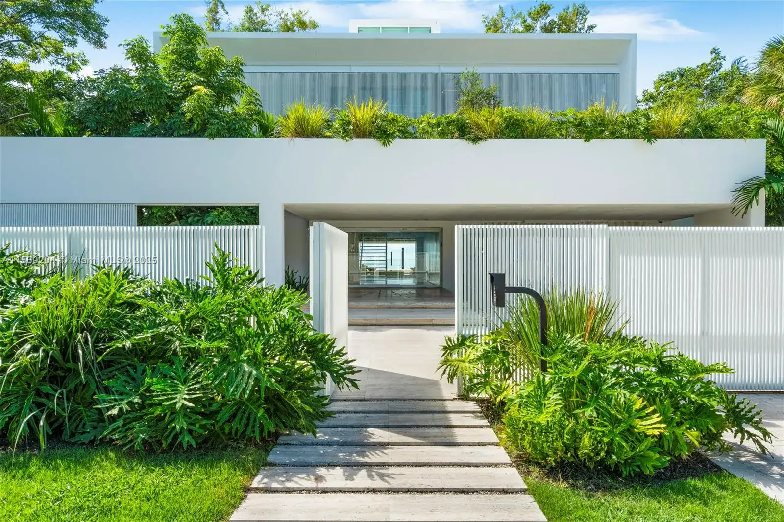 440 S Mashta Dr, Key Biscayne FL 33149 photo 3