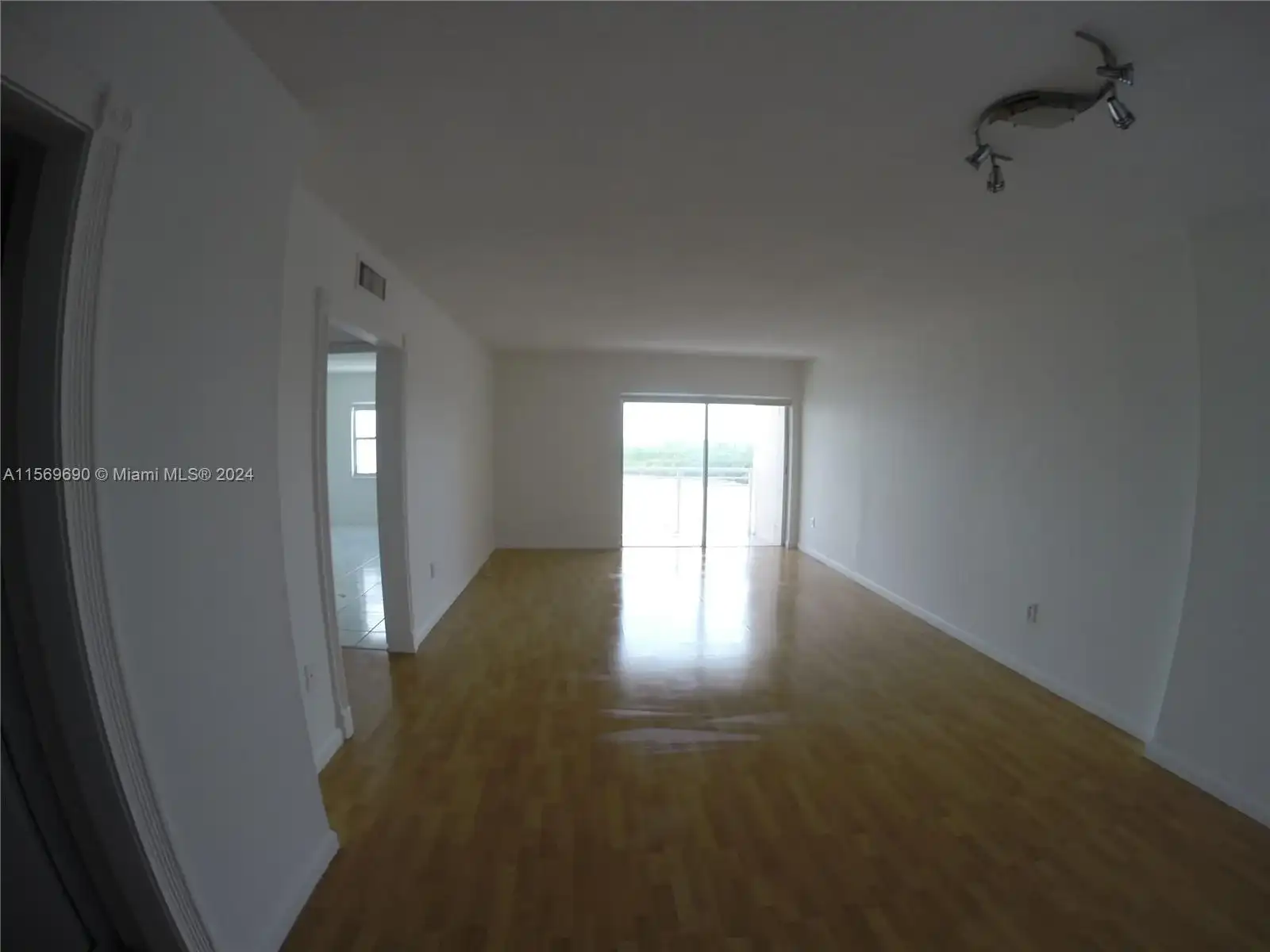 400 Kings Point Dr # 905, Sunny Isles Beach FL 33160