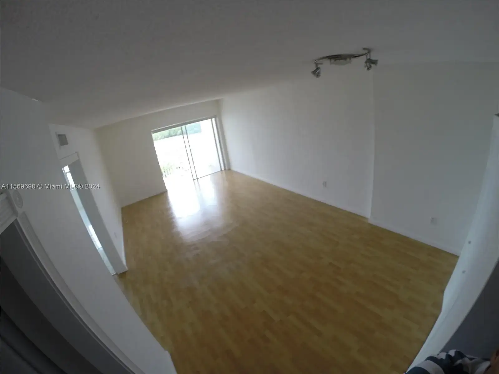 400 Kings Point Dr # 905, Sunny Isles Beach FL 33160 photo 2