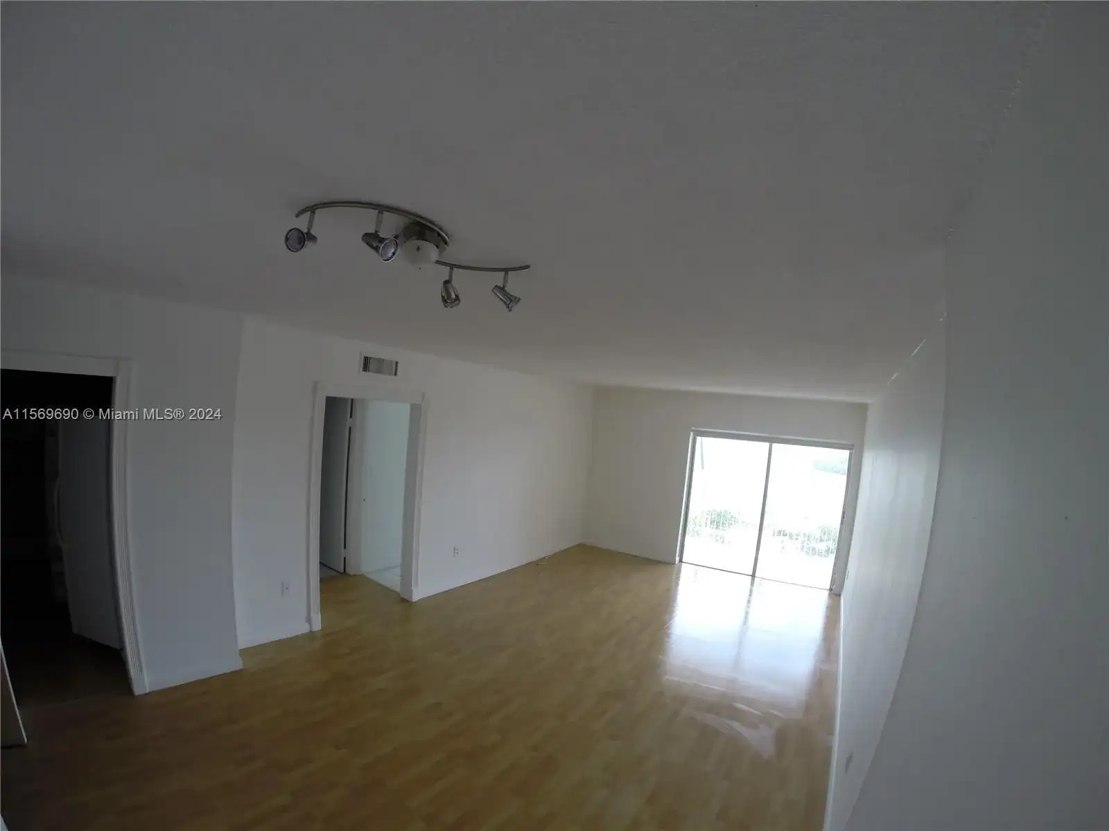 400 Kings Point Dr # 905, Sunny Isles Beach FL 33160 photo 3
