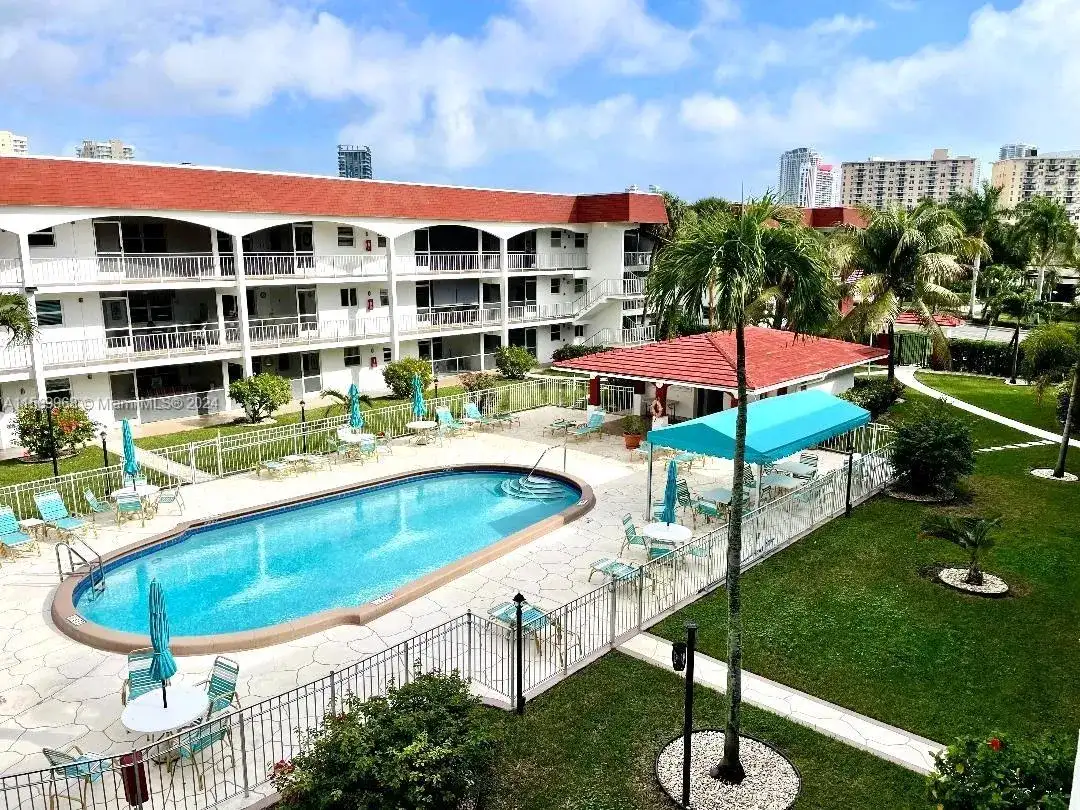 580 Egret Dr # 308, Hallandale Beach FL 33009 photo 2
