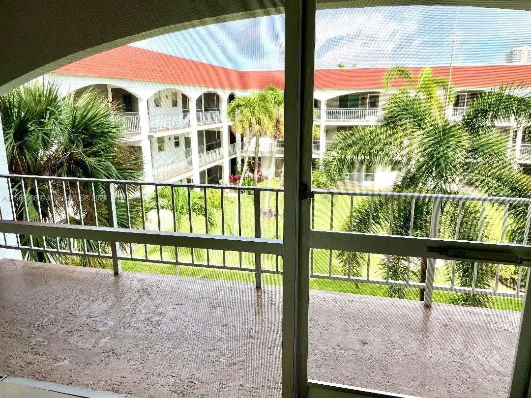 580 Egret Dr # 308, Hallandale Beach FL 33009 photo 5