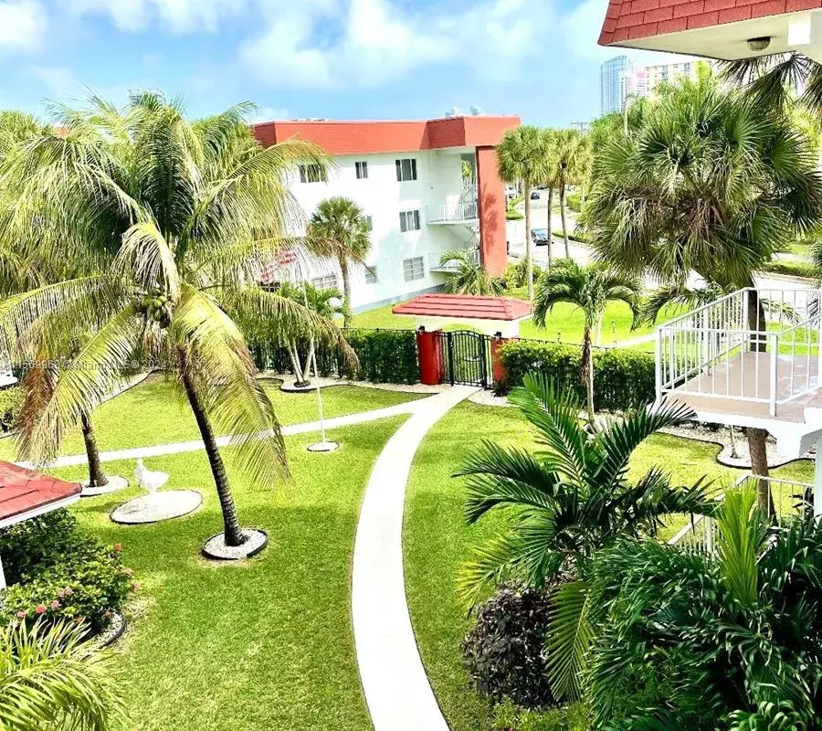 580 Egret Dr # 308, Hallandale Beach FL 33009