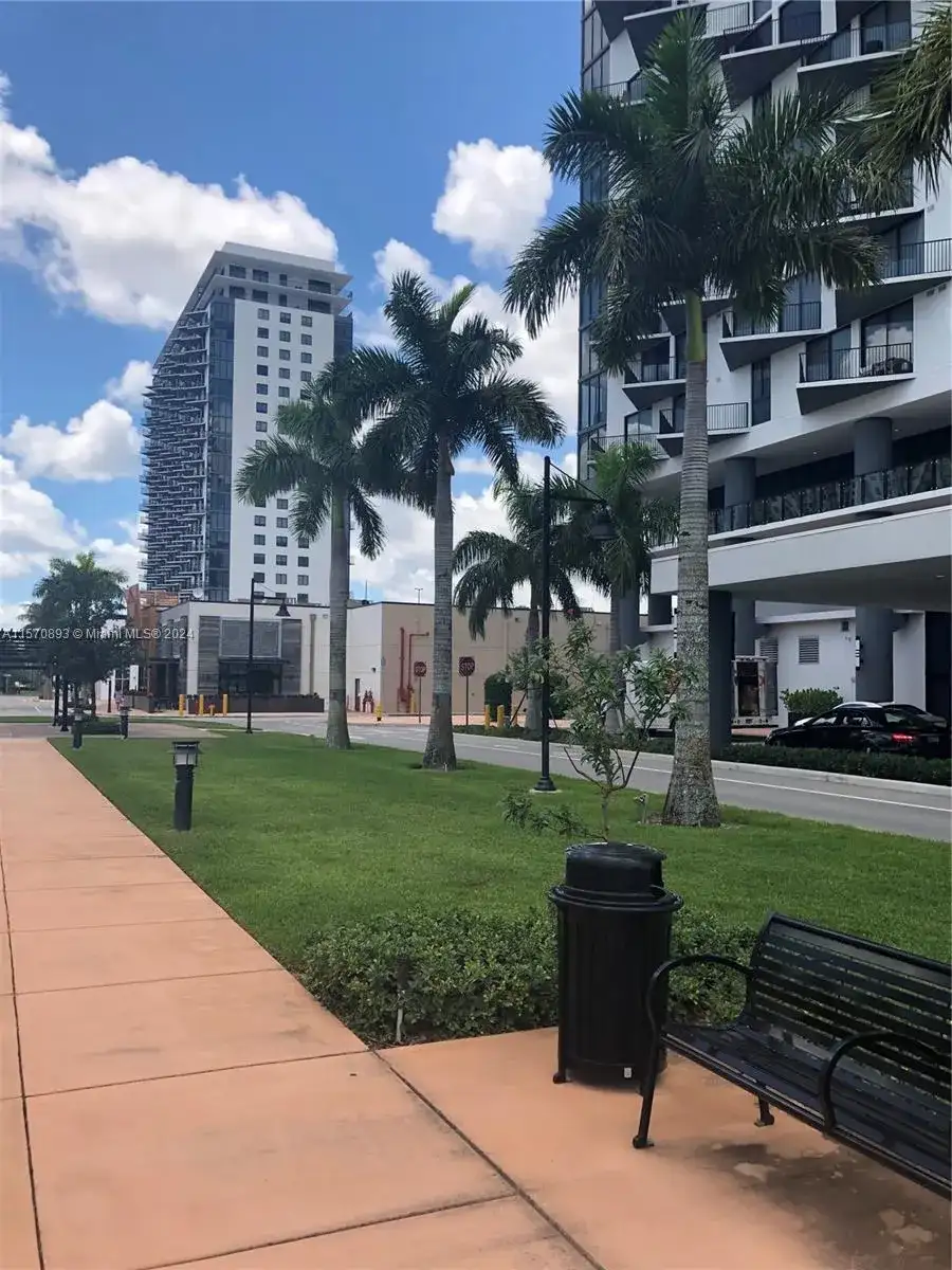 5300 NW paseo Blvd # 1705, Doral FL 33166 photo 4