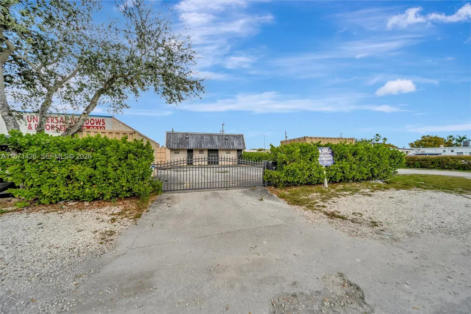 67 NW 166th St, Miami FL 33169