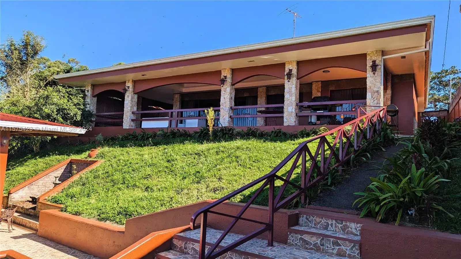Casa Linda Vista Turrialba, Cartago, Costa Rica, FL