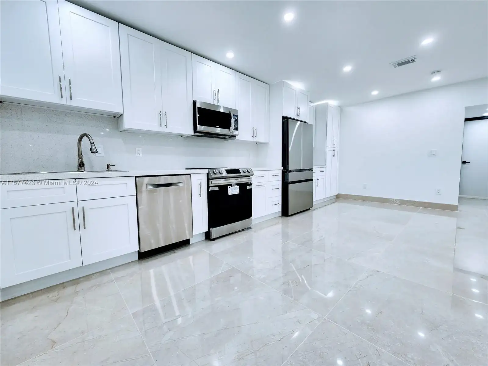 11930 NE 19th Dr # 3, North Miami FL 33181 photo 2
