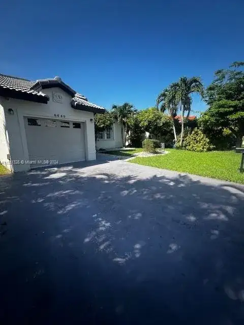 8640 SW 208th Ter, Cutler Bay FL 33189 photo 2