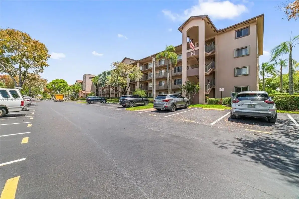 12550 SW 15th St # 312E, Pembroke Pines FL 33027 photo 2