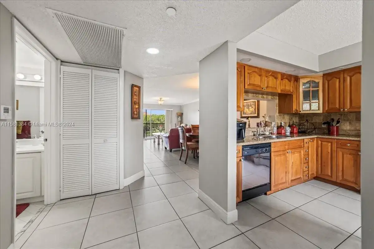 12550 SW 15th St # 312E, Pembroke Pines FL 33027 photo 3