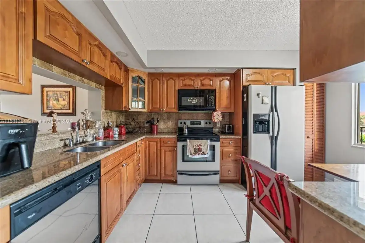 12550 SW 15th St # 312E, Pembroke Pines FL 33027 photo 4