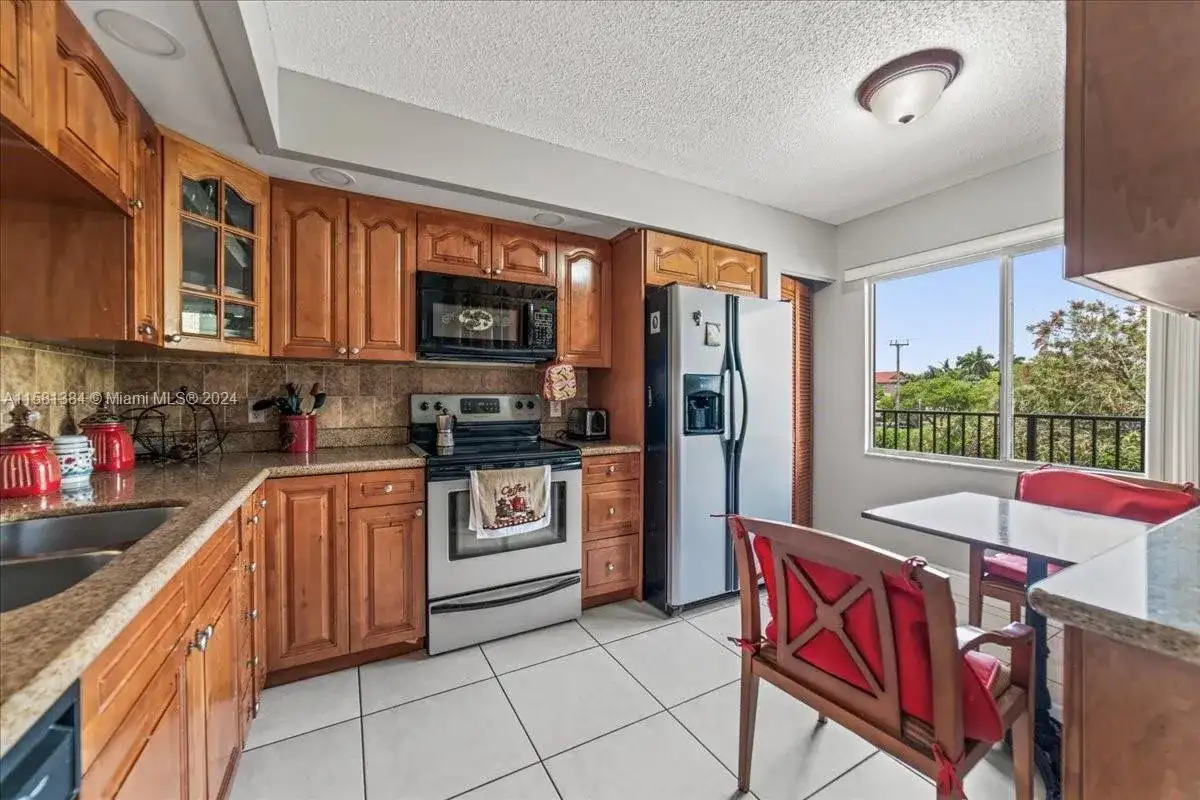 12550 SW 15th St # 312E, Pembroke Pines FL 33027 photo 5