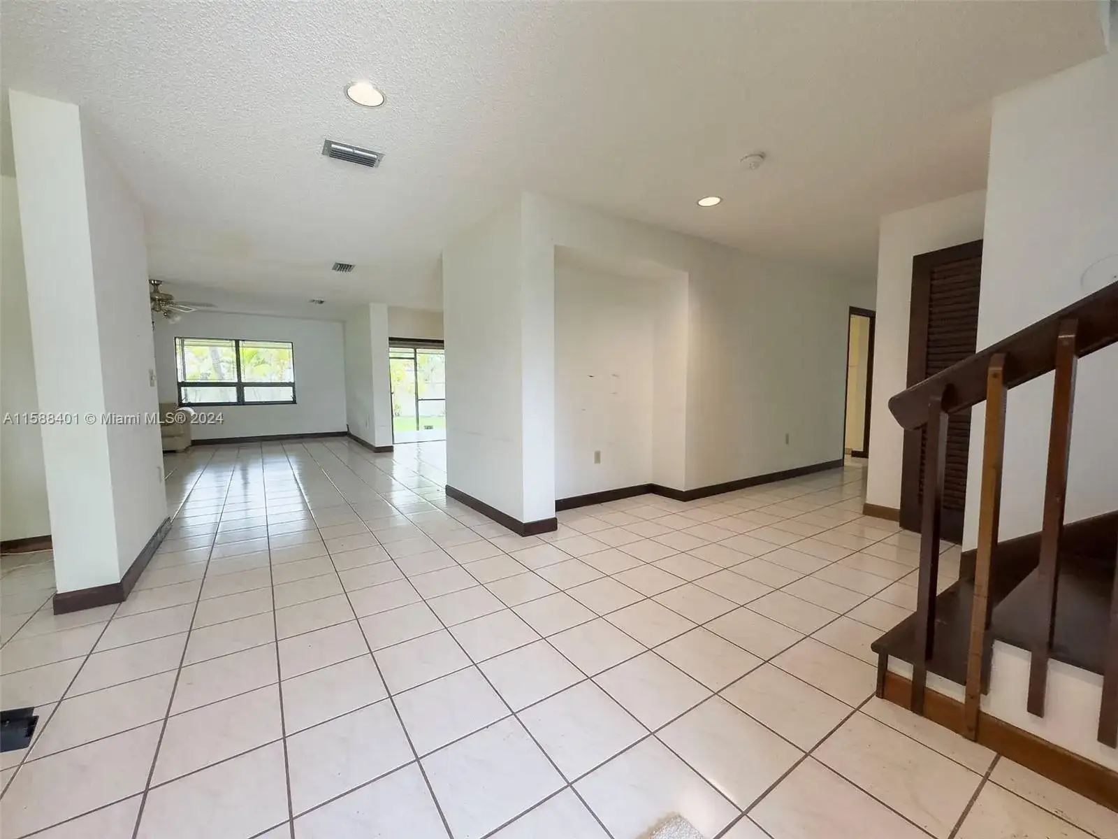 17745 SW 83rd Ct, Palmetto Bay FL 33157 photo 2
