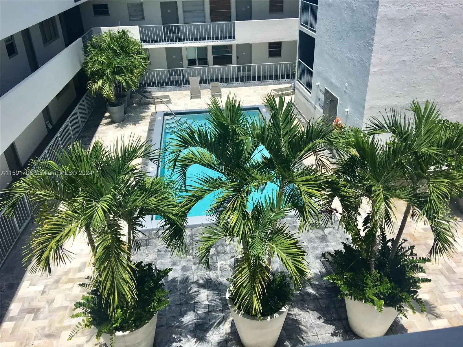 1 bedroom 1 bath Residential for sale at 1610 Lenox Ave # 416, Miami Beach FL 33139