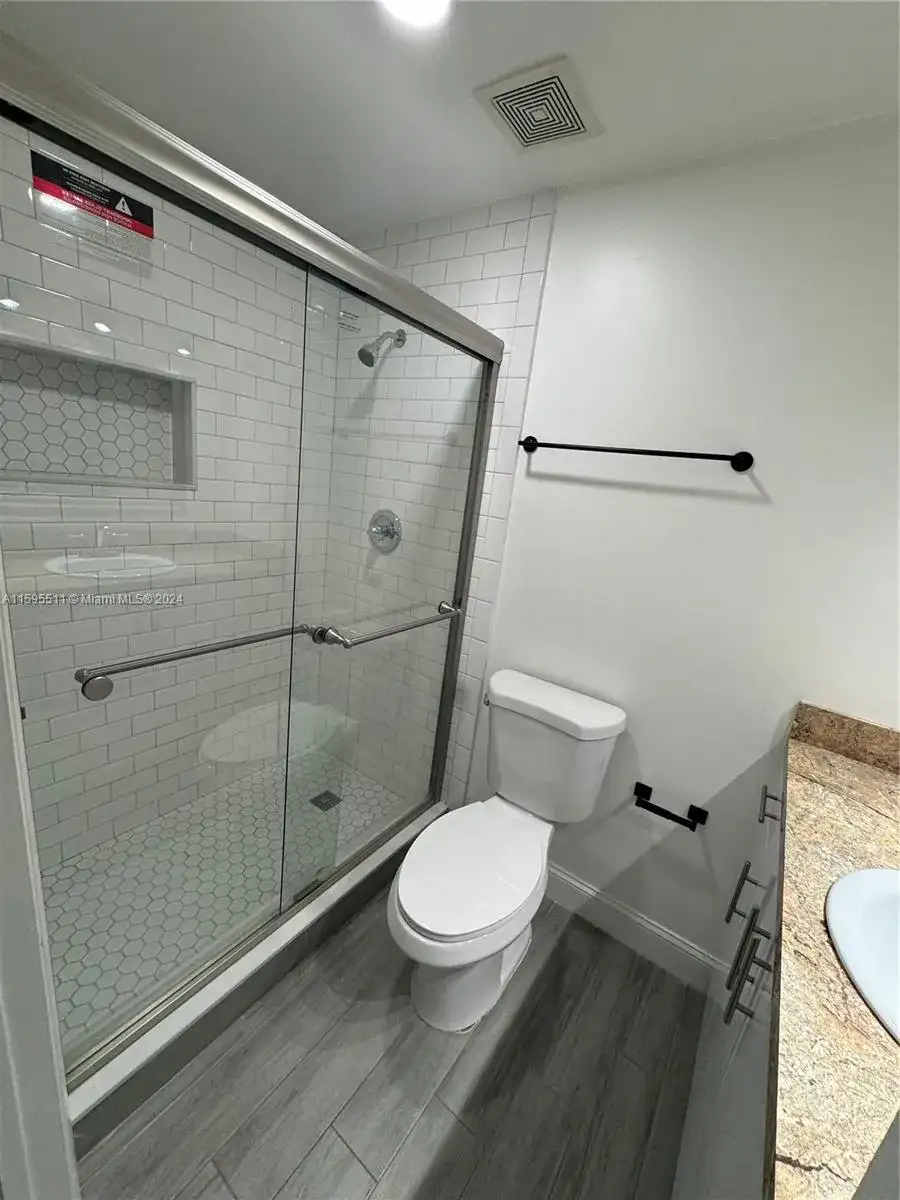 2050 SW 122nd Ave # 22, Miami FL 33175 photo 3