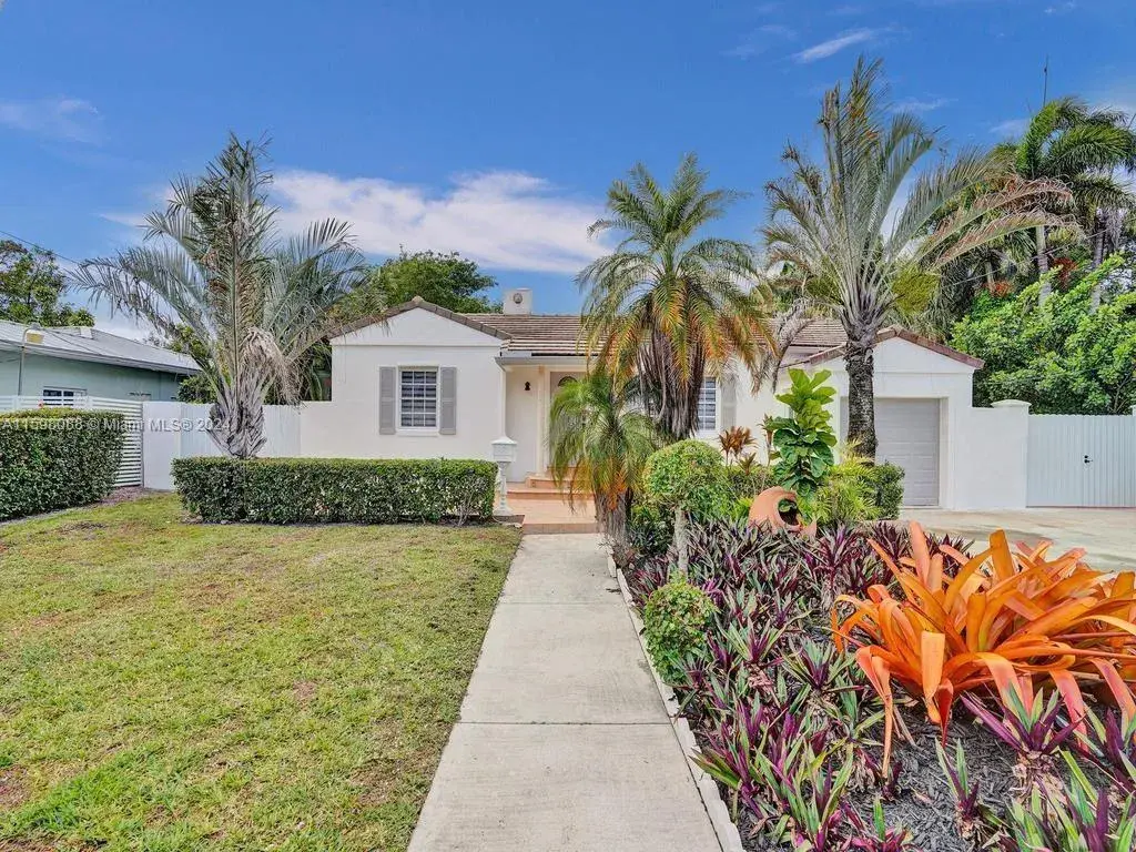 1102 NE 117th St, Biscayne Park FL 33161