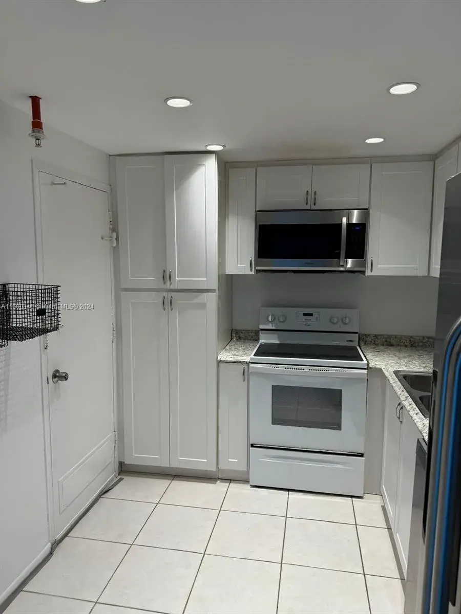 400 Kings Point Dr # 719, Sunny Isles Beach FL 33160