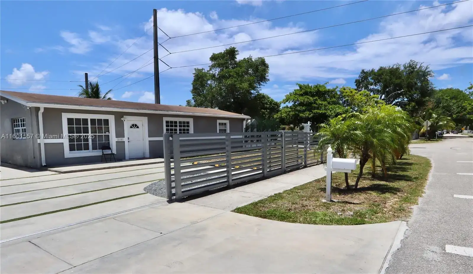 21101 NE 13th Pl, Miami FL 33179 photo 2