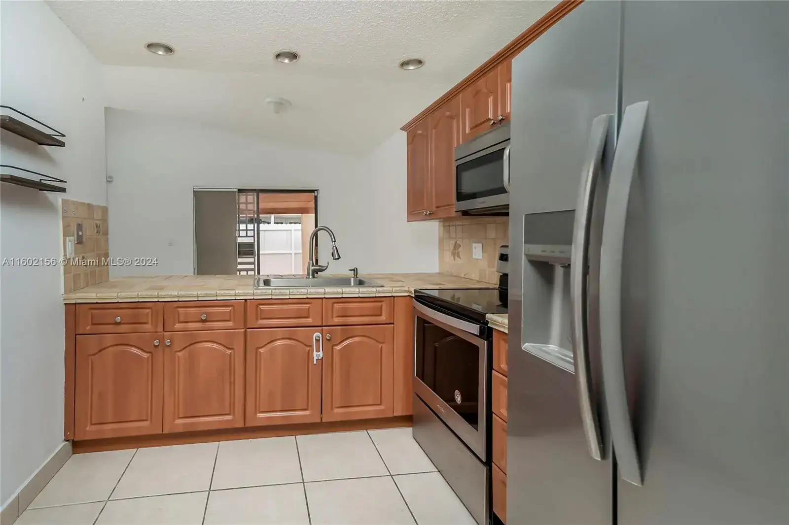 6430 W 25th Ln, Hialeah FL 33016 photo 5