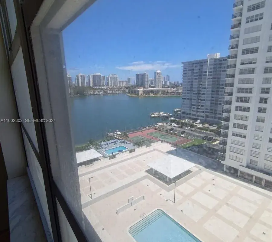 2780 NE 183rd St # 1402, Aventura FL 33160