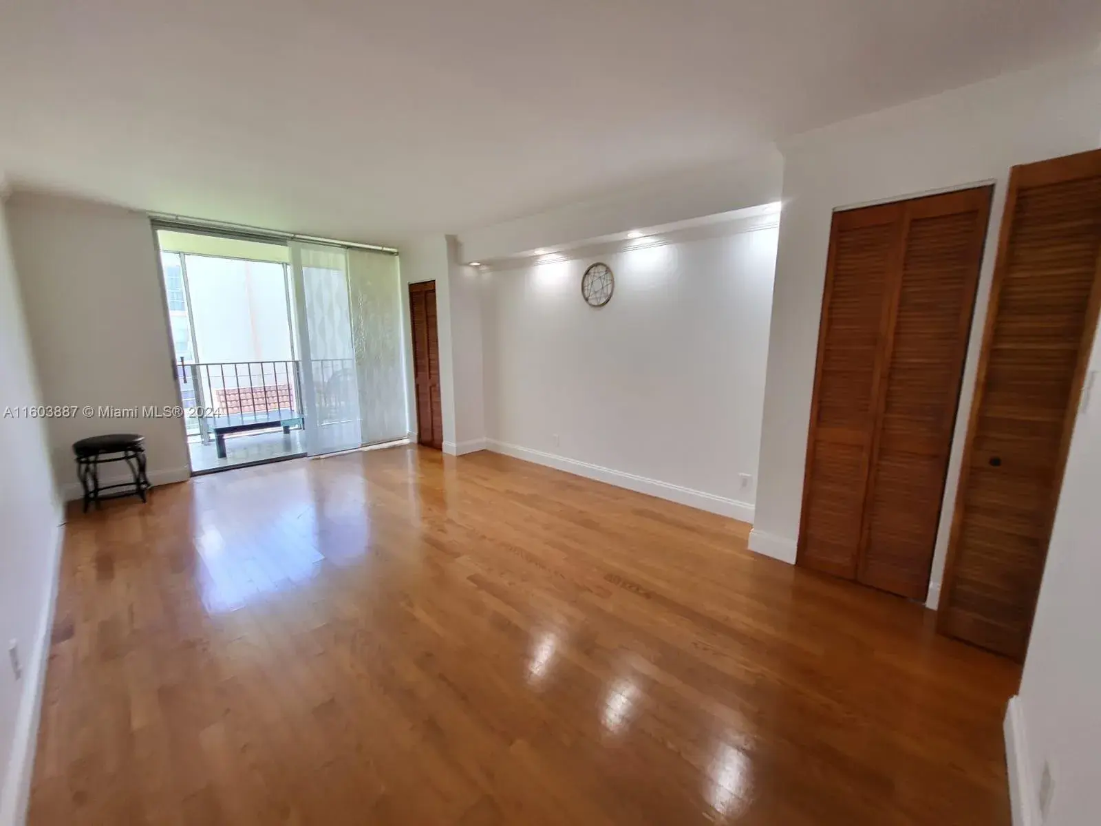 851 Three Islands Blvd # 302, Hallandale Beach FL 33009