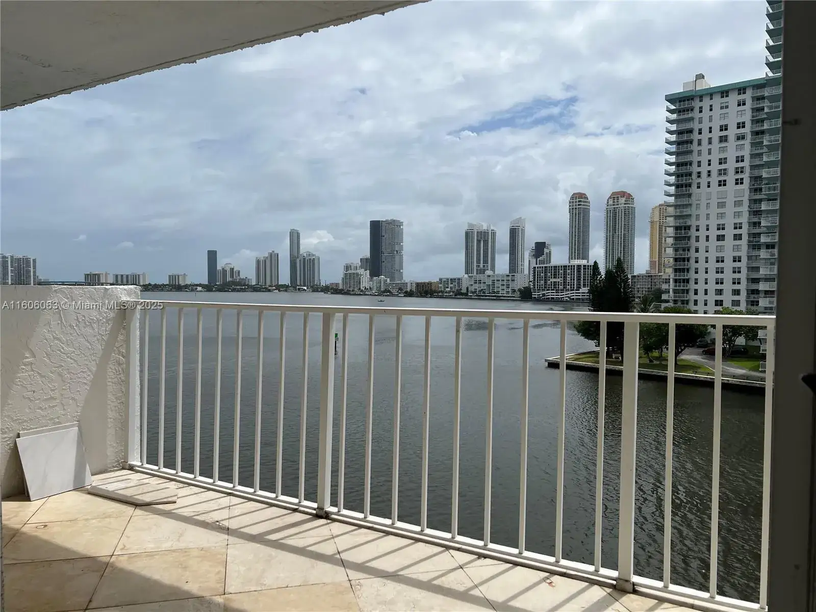 4000 NE 170th St # 604, North Miami Beach FL 33160