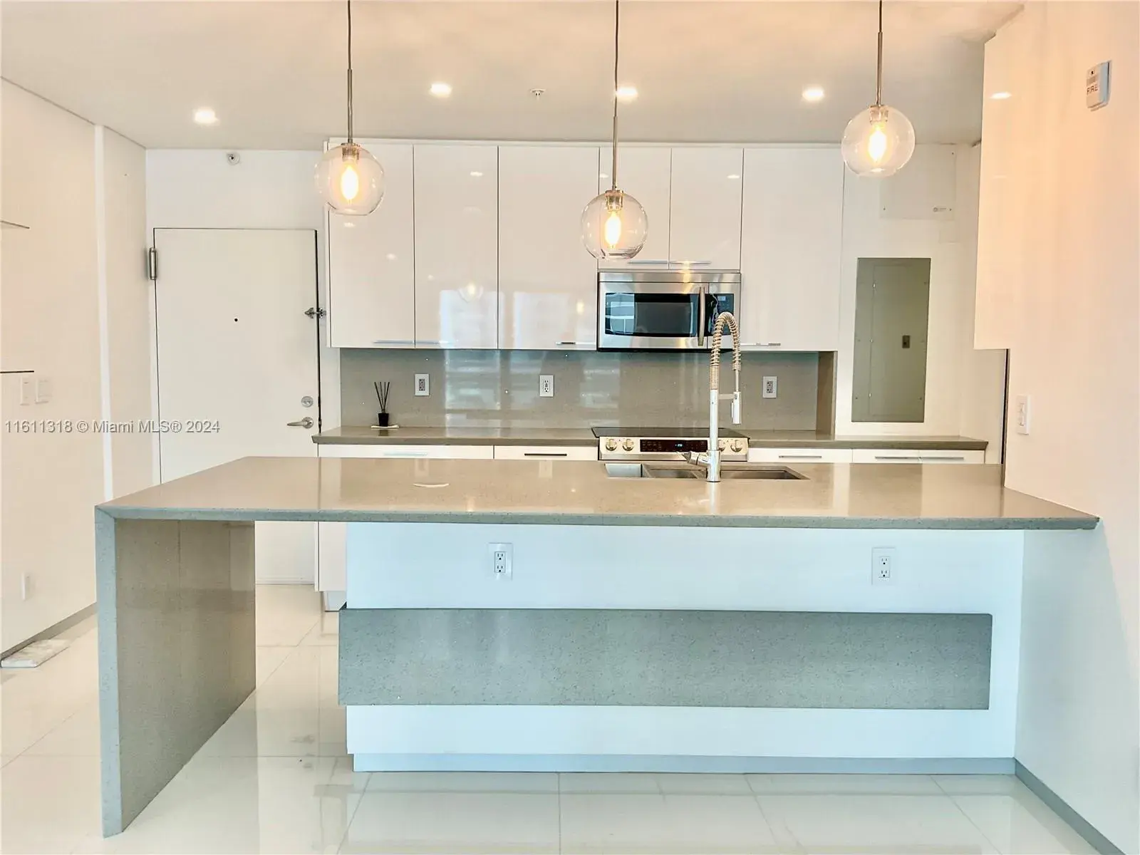 3001 S Ocean Dr # 601, Hollywood FL 33019