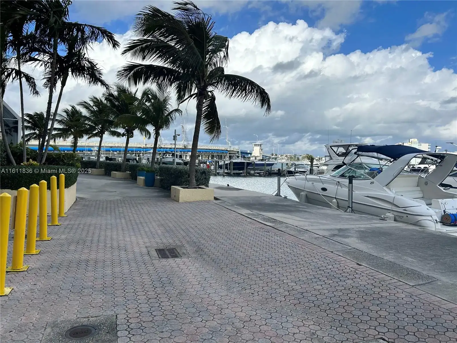 7601 E Treasure Dr, North Bay Village FL 33141 photo 4